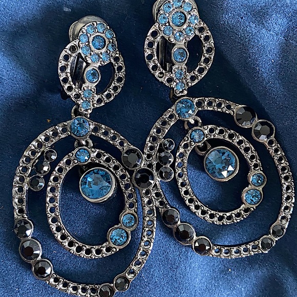 Jewelry - Oscar de la Renta crystal clip ons